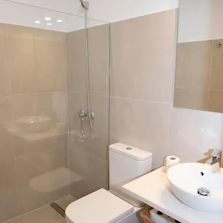 Lighthouse Ii - New! Renovated With Sea Views And Free Wi-fi *