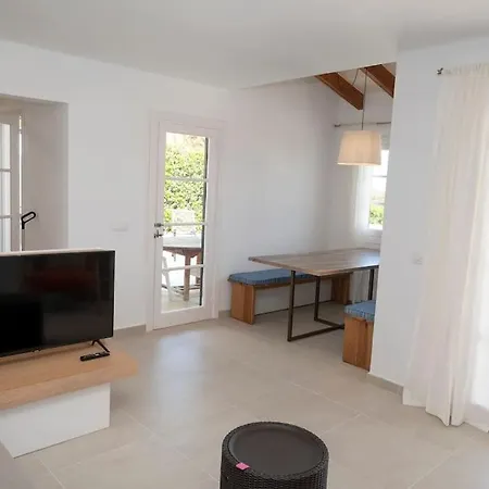 Lighthouse Ii - New! Renovated With Sea Views And Free Wi-fi *