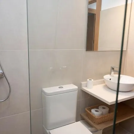 Lighthouse Ii - New! Renovated With Sea Views And Free Wi-fi Cala en Bosch